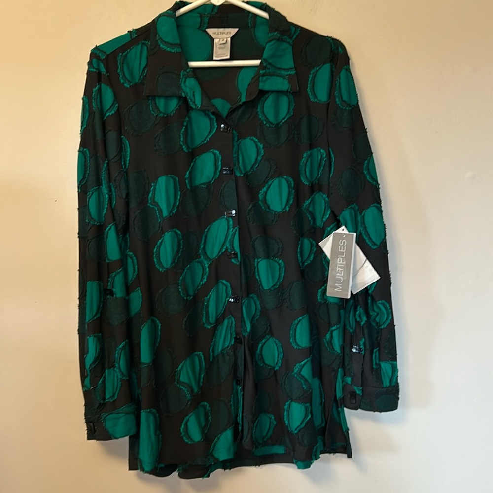 Multiples long tailed black/green print long sleeved shirt roll up sleeves s-M